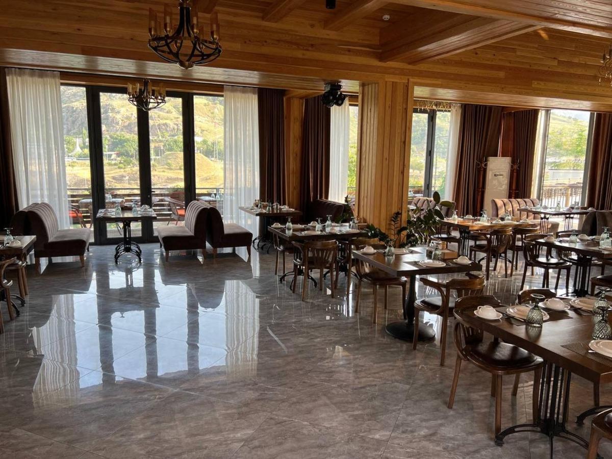 Le Chalet Mont And Restaurant Chorwoq Екстер'єр фото