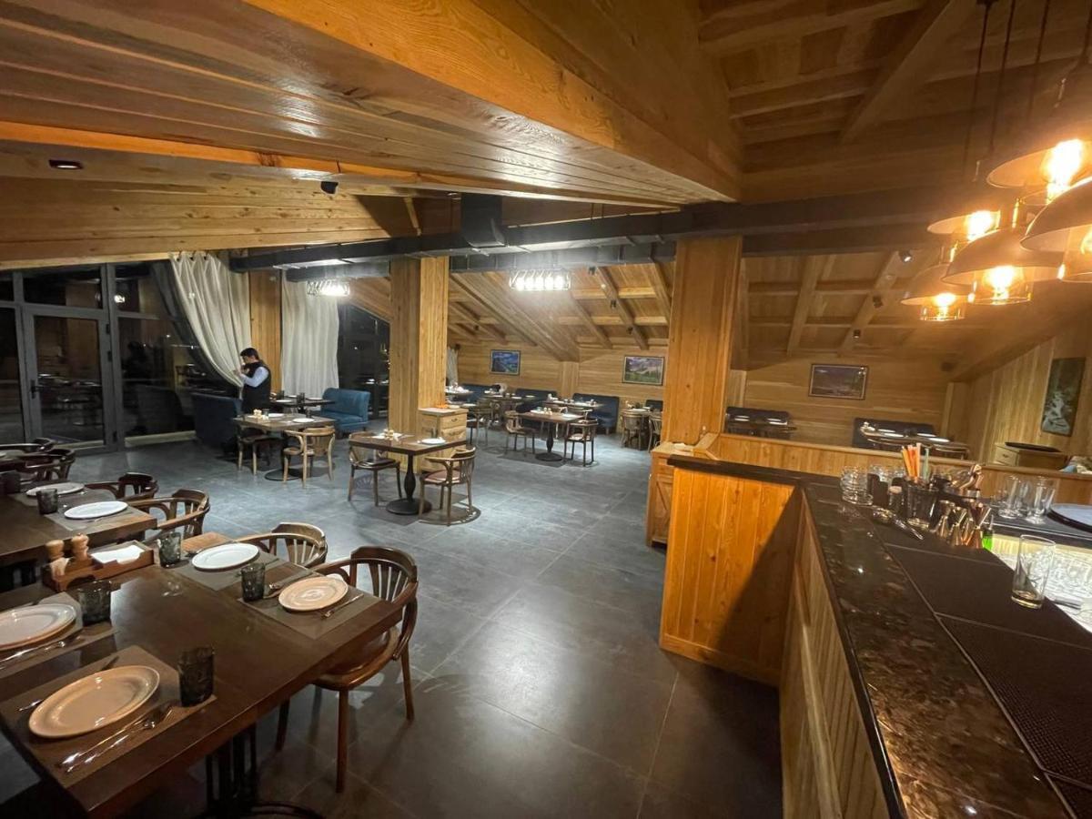 Le Chalet Mont And Restaurant Chorwoq Екстер'єр фото